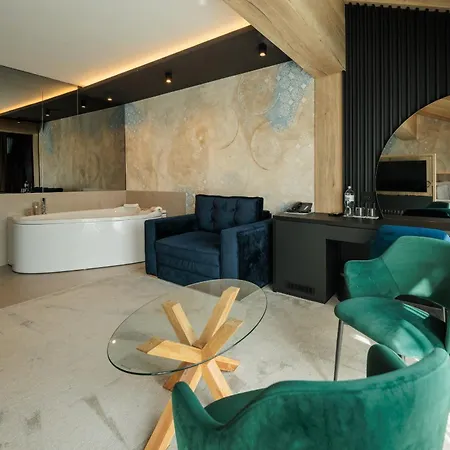 Royal Mountain 酒店